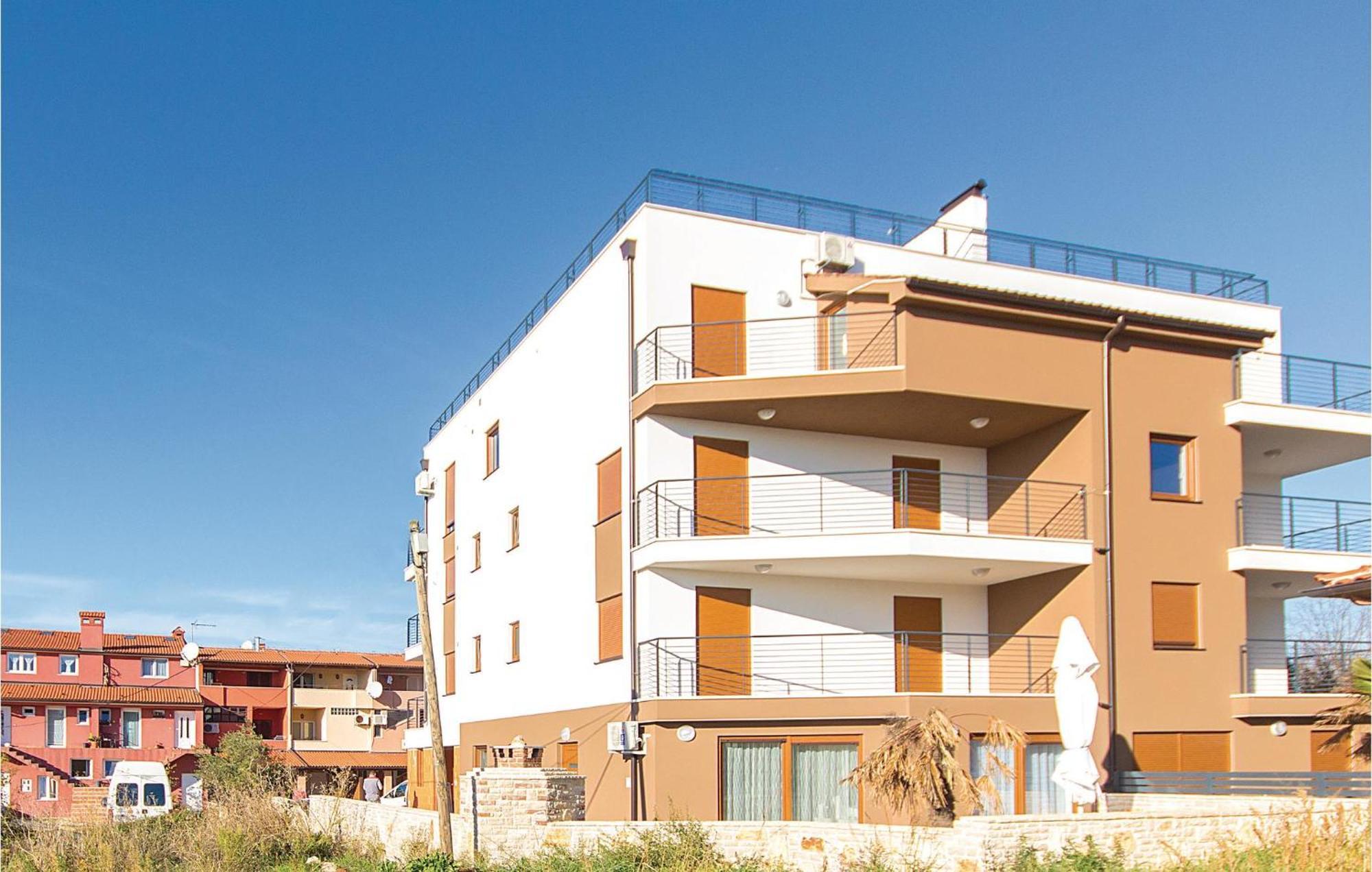 Lovely Apartment In Medulin With Kitchen Exterior photo